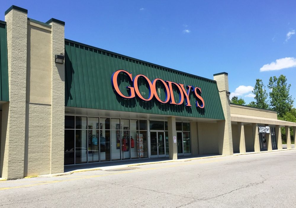 Town Plaza: 163 N Brindlee Mountain Pky, Arab, AL 35016